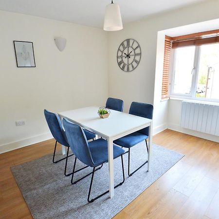 Stylish 2Br Flat - 2 Free Parking Spaces - Near Lgw Airport Crawley  Exterior photo